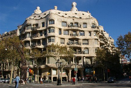 Fachada do La Pedrera em Barcelona